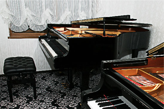 レッスンルーム写真 ヤマハC6